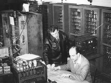 У машины -зав. лабораториями кафедрыА.С. Лукини инженер В.И. Ершов	https://dozen.mephi.ru/old/history/mephi.htm