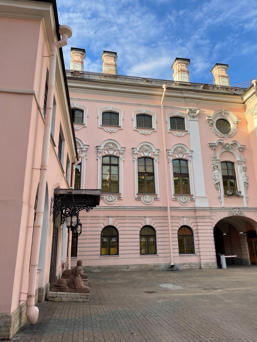 Фото со стороны внутреннего двора