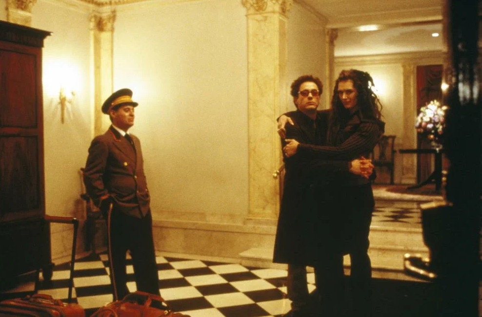 Кадр из фильма «Черное и белое» (1999)