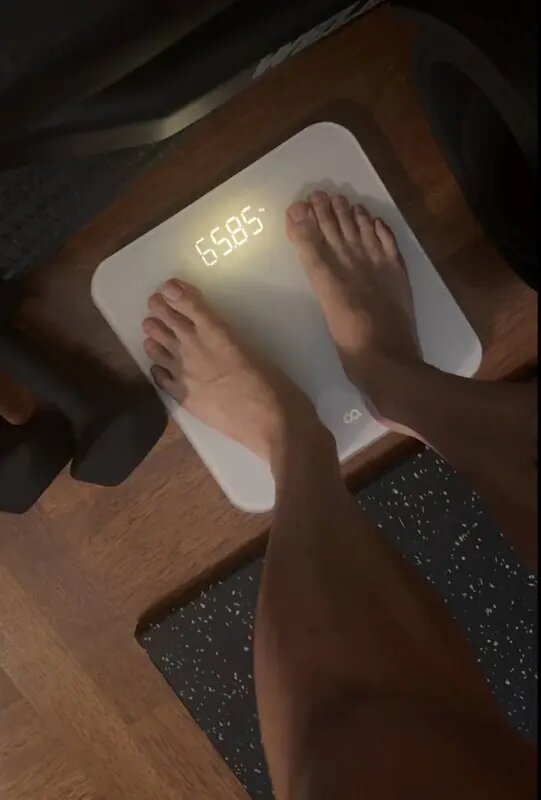 Вес онлайн. С бельём и телефоном. 😁