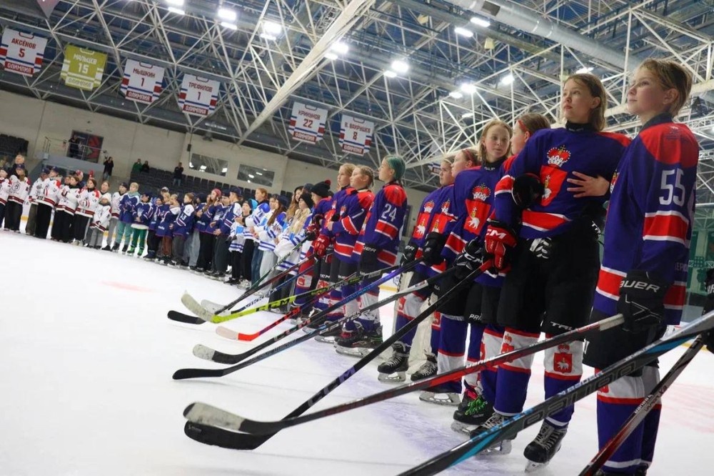    Хоккеистки из Башкирии получили "Хрустальную тиару" на турнире ПФО