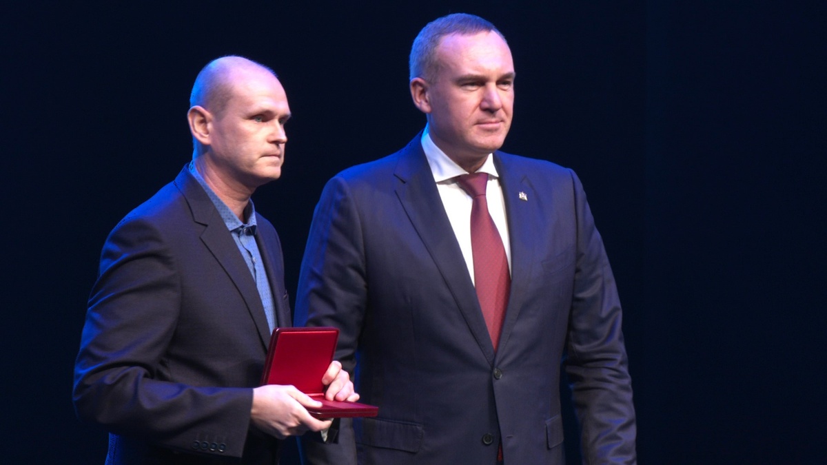    Учителей в Югре отметили наградами