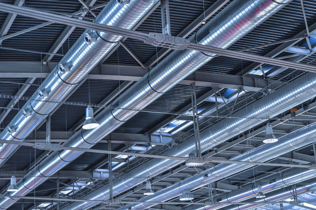 Правильно организованная вентиляция помогает не только обновлять воздух, но и эффективно бороться с аллергенами