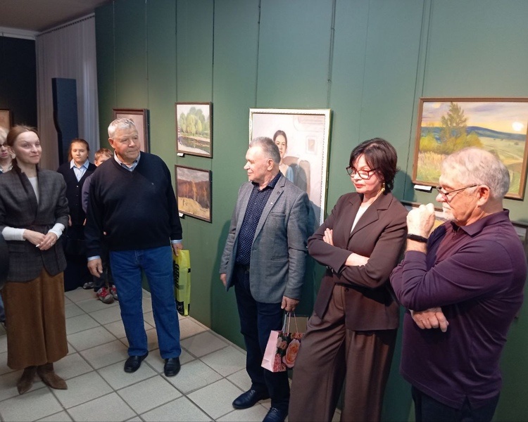     В Курской картинной галерее имени Дейнеки открылись сразу две выставки