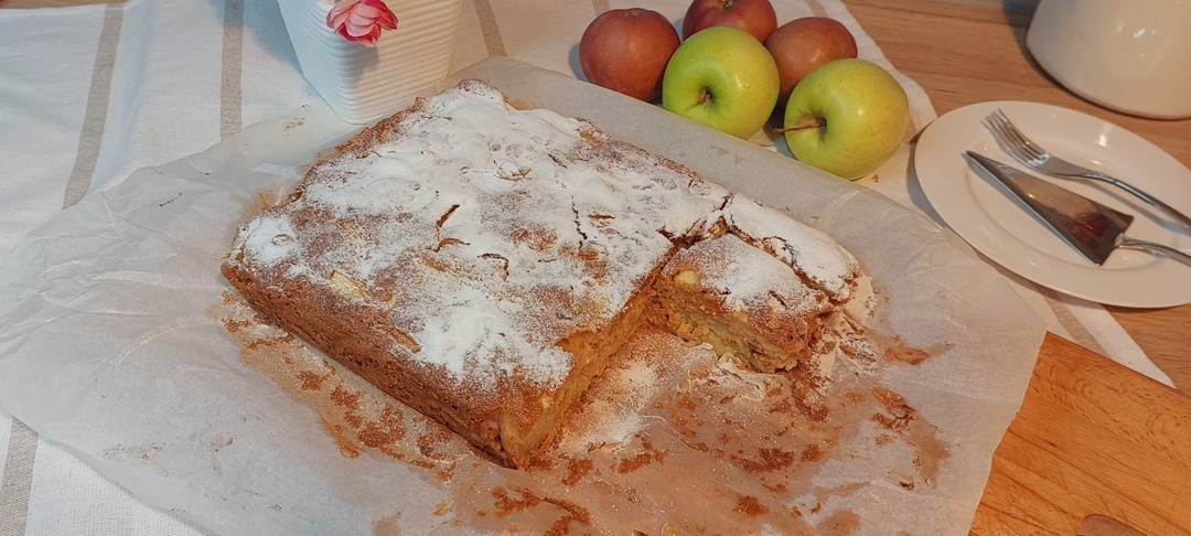 🔥 Это НЕ Шарлотка! Самый ВЛАЖНЫЙ ЯБЛОЧНЫЙ ПИРОГ на кефире и манке. Тает во рту без единого яйца!