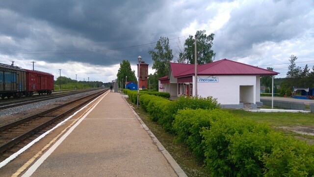 В 1898 году была построена ветка Московско-Казанской железной дороги от ст. Инза до ст. Симбирск, на ней в лесу была сооружена железнодорожная станция Глотовка. В 1899 году около станции вырос посёлок для семей, обслуживающих железнодорожную инфраструктуру. Современный вид