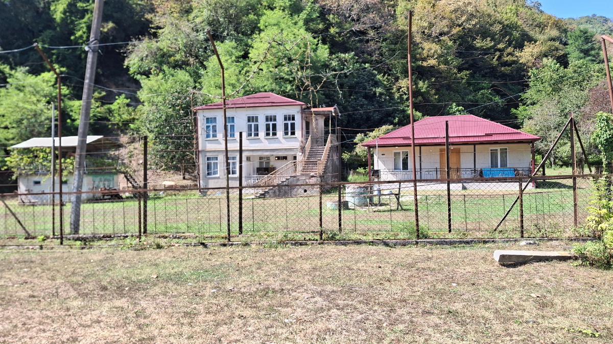 Абхазские пейзажи из окна автомобиля (фото автора).