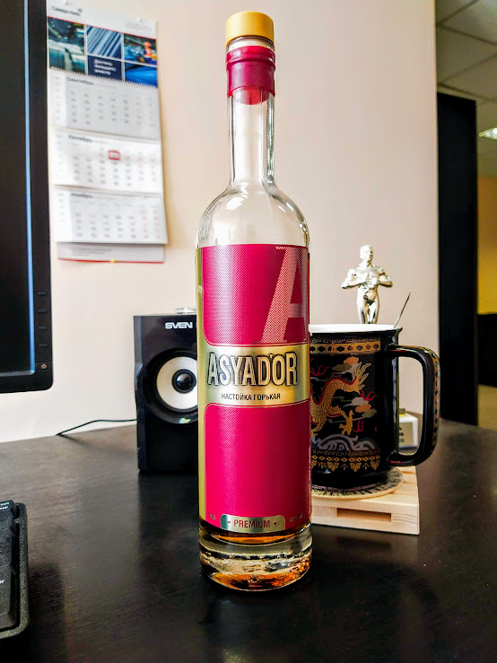 Черная мебель всегда выглядит пыльно, вытерай ее или не вытерай. Так что, я не виноват)))