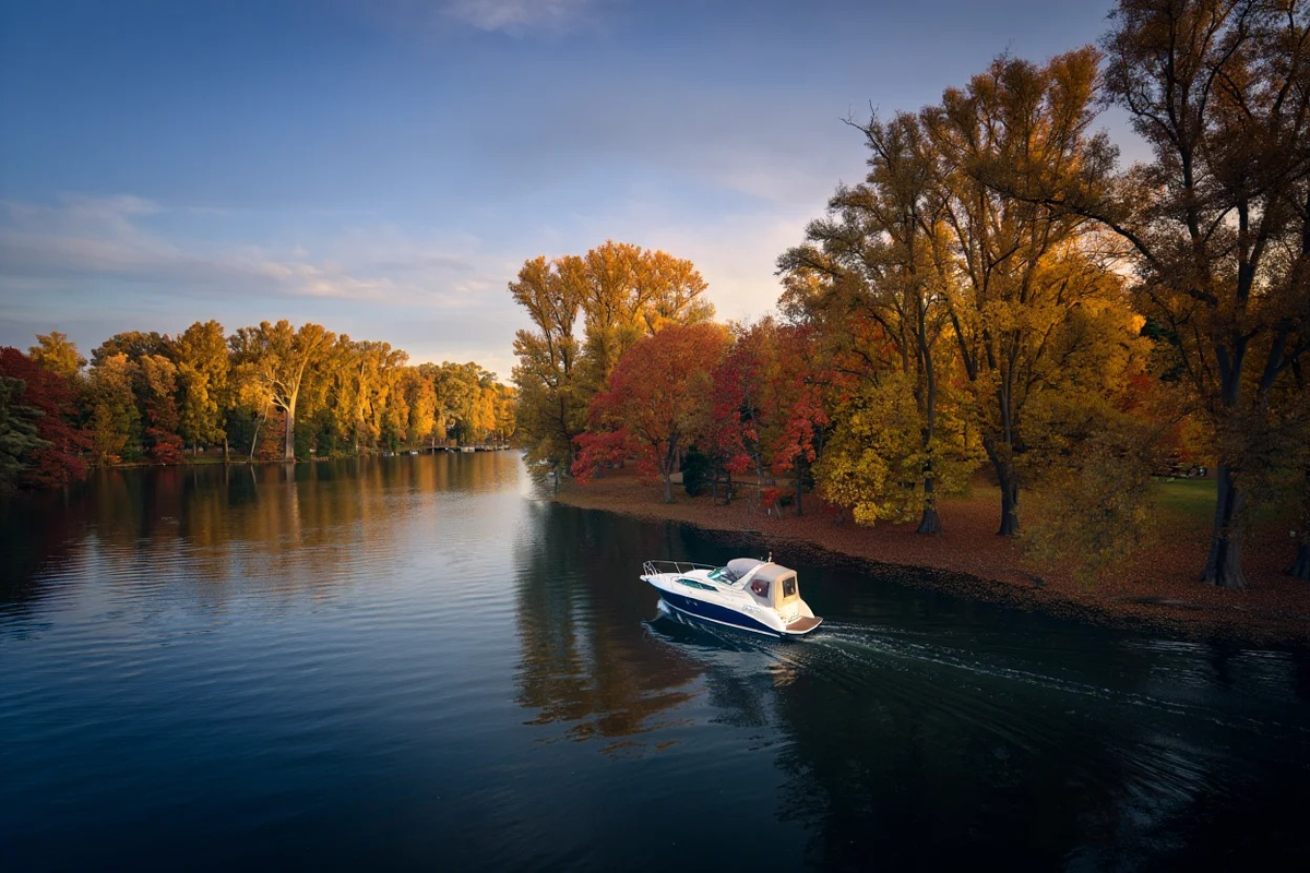 Обзор главных событий недели: индекс Мосбиржи на годовых минимумах, дивиденды, размещения облигаций, инфляция и другие новости