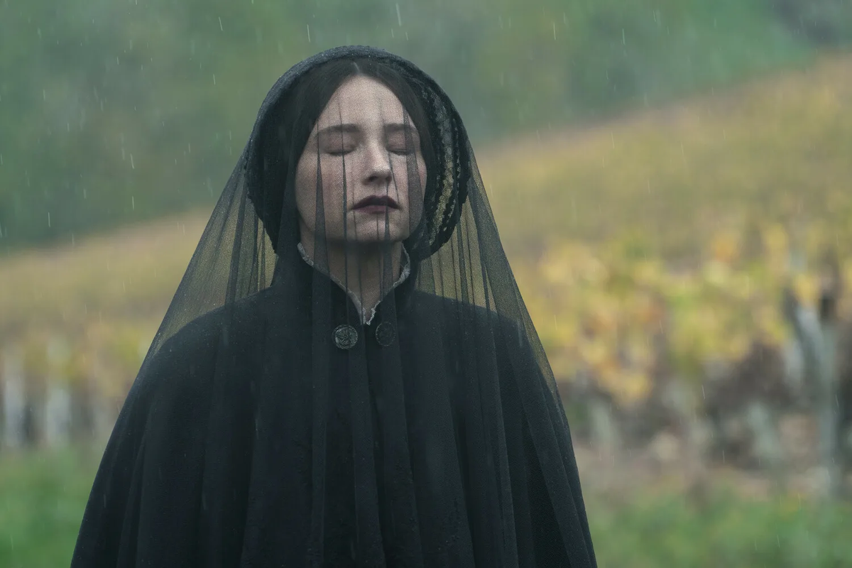 кадр из фильма "Мадам Клико" 2023 года, режиссёр Томас Нэппер