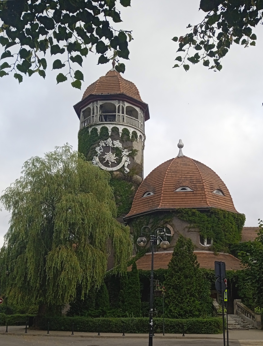 Визитная карточка Светлогорска - Водонапорная башня, она же водо-грязелечебница военного санатория.