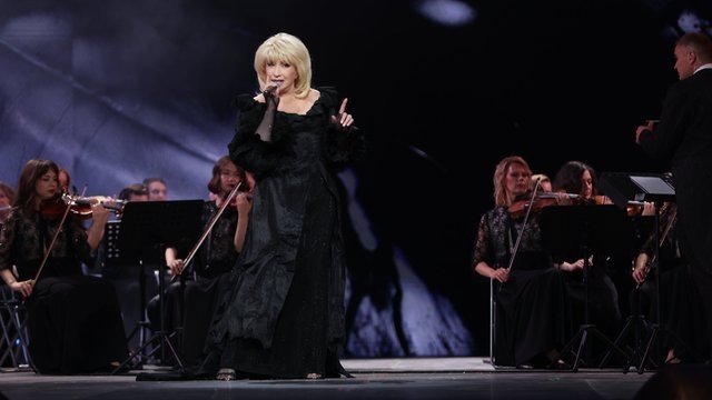 Аллегрова — о молодых артистах: «Поют будто с миской каши во рту»