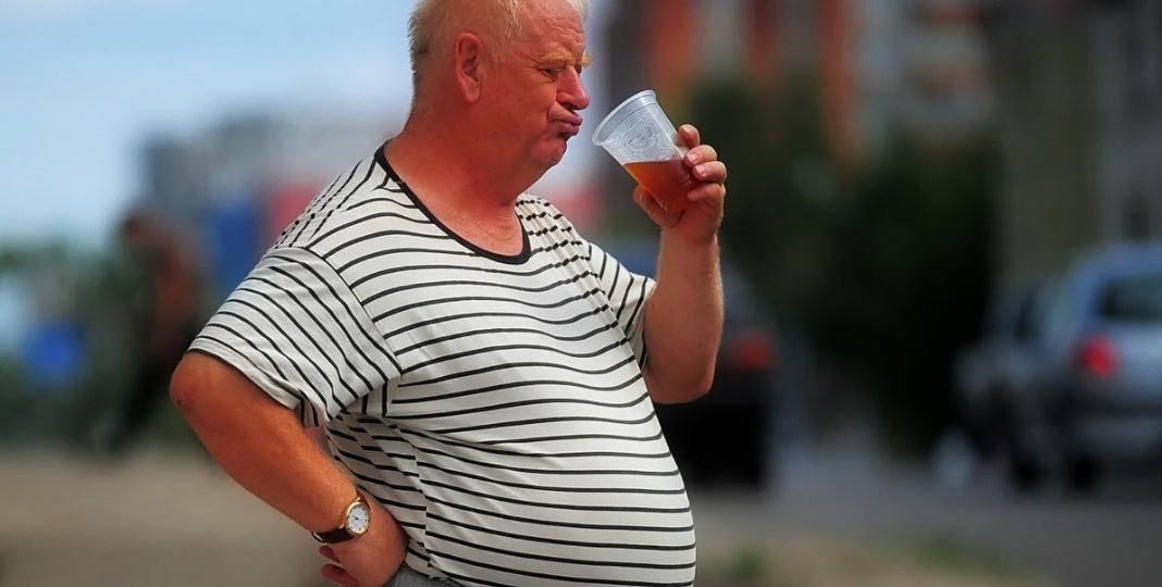 В 60 вам не поможет правило «Надо меньше есть и больше двигаться». Талия будет лезть наружу, а брюки жать, если вы не измените 4 привычки