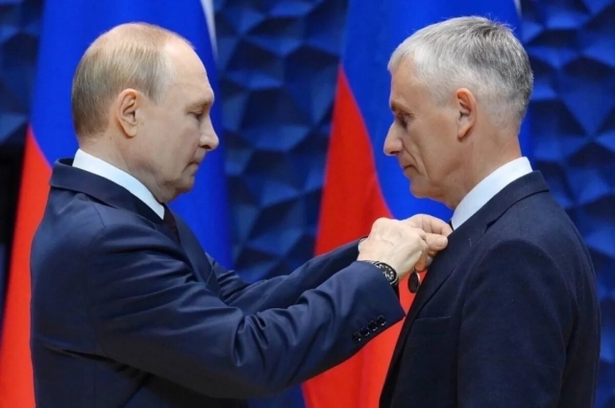    Владимир Путин наградил тюменского учителя, воспитавшего воинов-героев