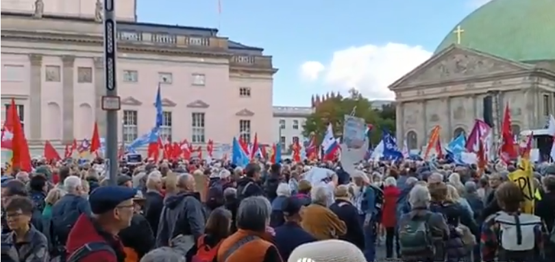    В Берлине проходит демонстрация против конфронтации отношений с Россией