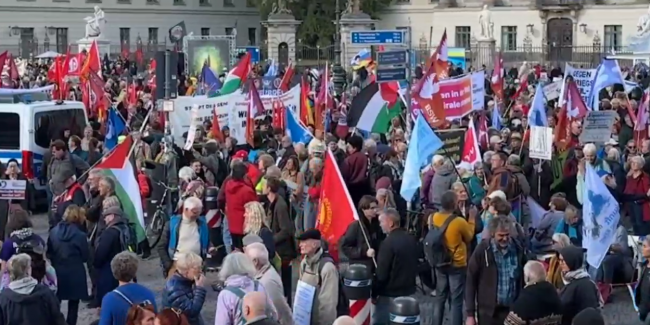    В Берлине проходит демонстрация против конфронтации отношений с Россией