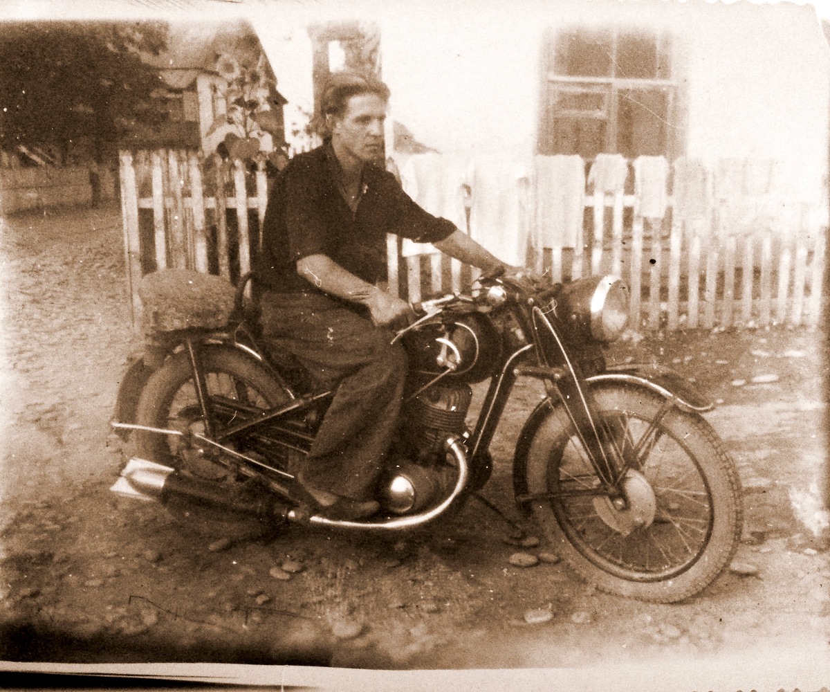 Мой дядя Борис Андреевич Костенко, примерно 50-е годы