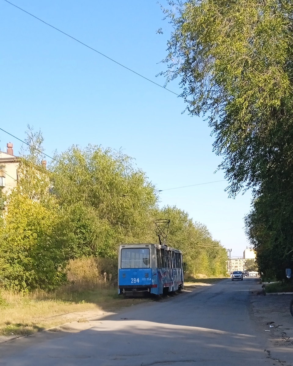 Орск, трамвай идёт в депо. Фото автора