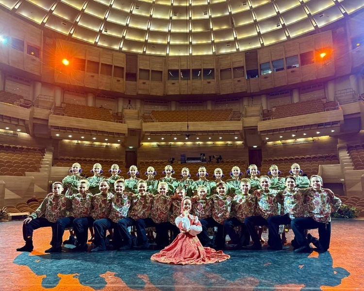     Курский Театр танца «VIP-поколение» выступил на открытии фестиваля «Москва встречает друзей»