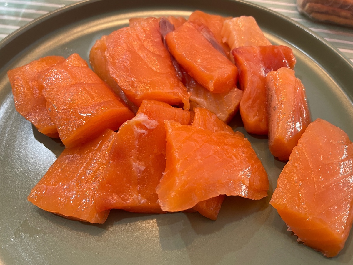    Рыболовы делятся золотой пропорцией: как солить горбушу, чтобы всегда получалось безупречно - идеальный рецепт