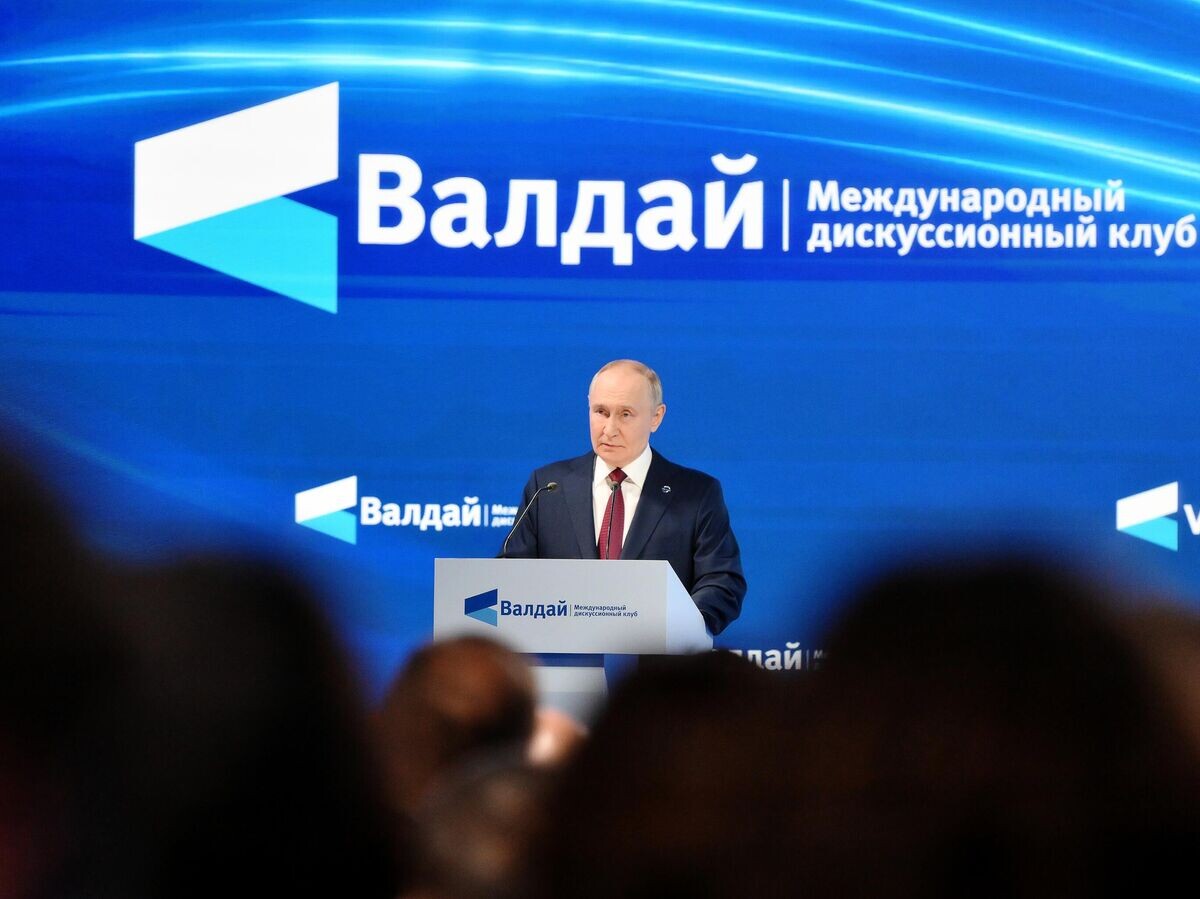    Президент РФ Владимир Путин выступает на пленарной сессии XXII Ежегодного заседания Международного дискуссионного клуба "Валдай"© РИА Новости . Григорий Сысоев