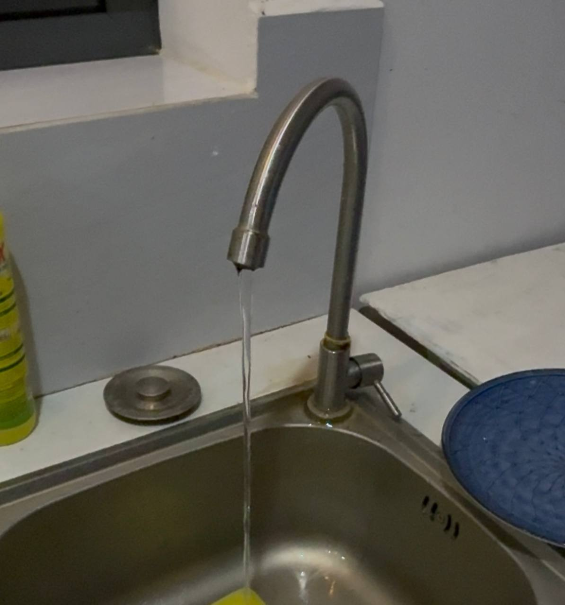 Кран на кухне - у ручки отсутствует переключение на горячую или холодную воду, просто вкл или выкл