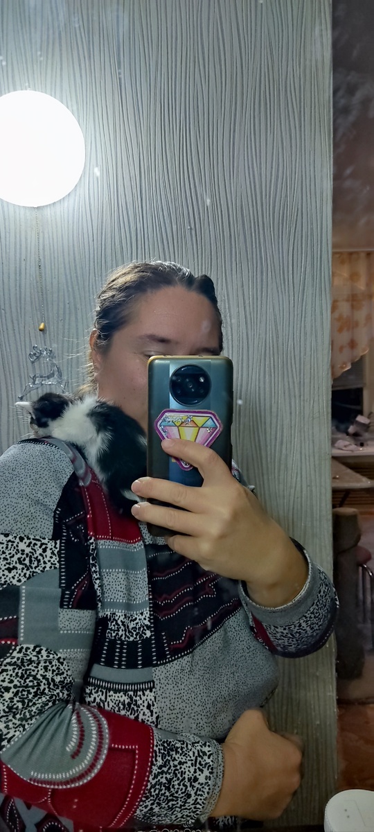 Любитель залезать на плечо мне или сыну. 