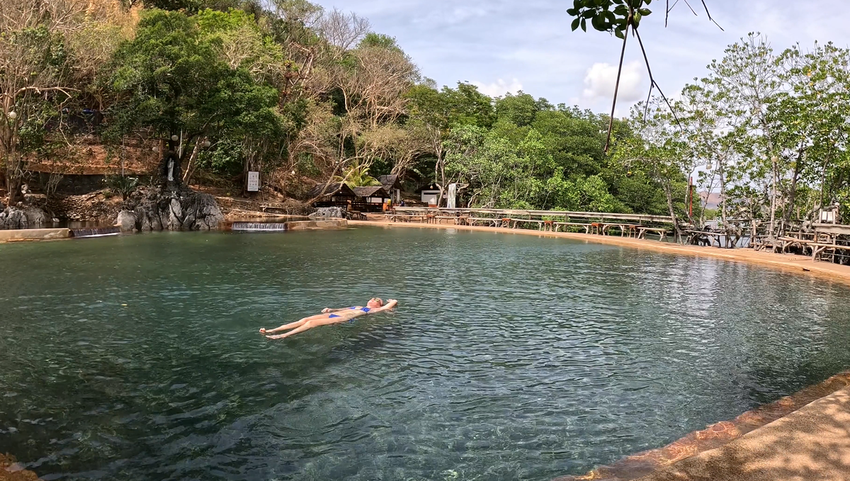 горячий источник Макинит