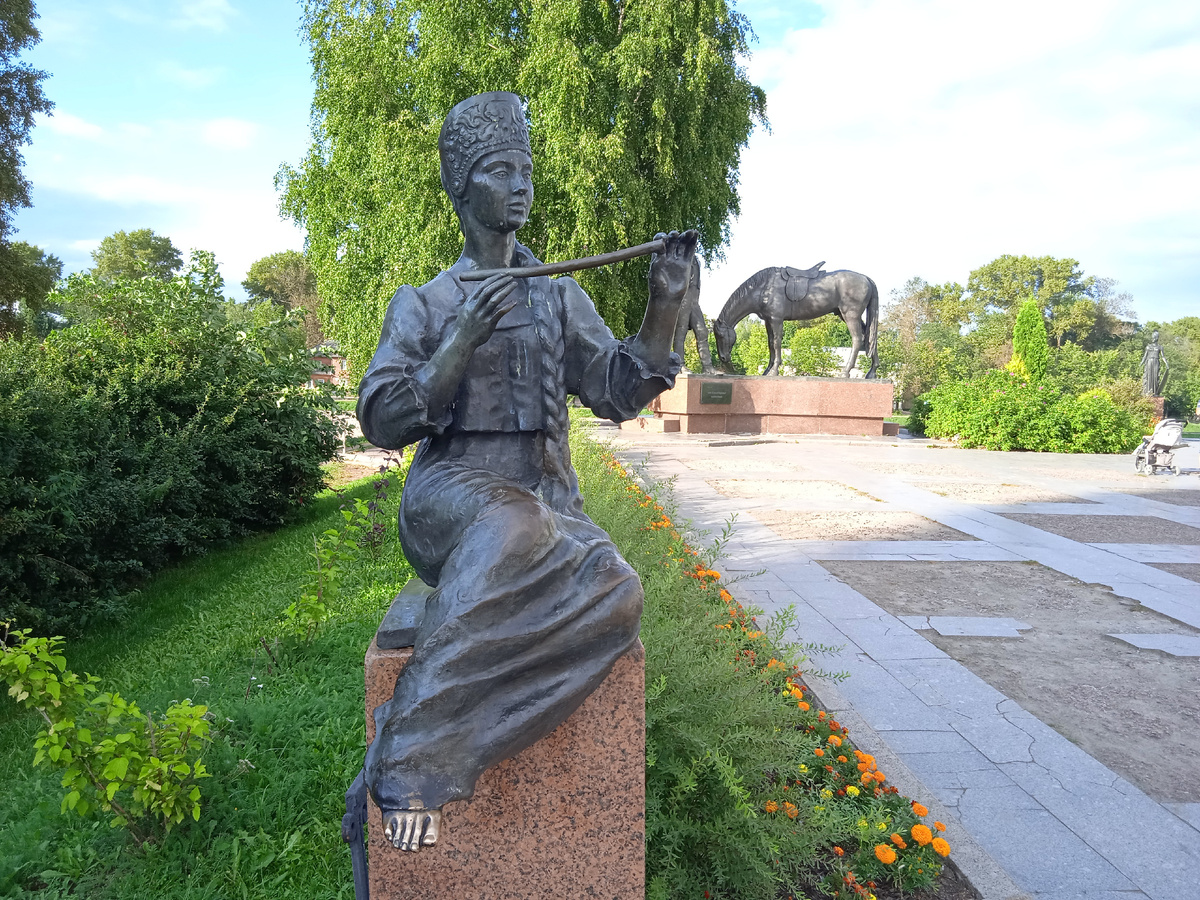 «Девушка со свирелью (муза)». Фото автора.