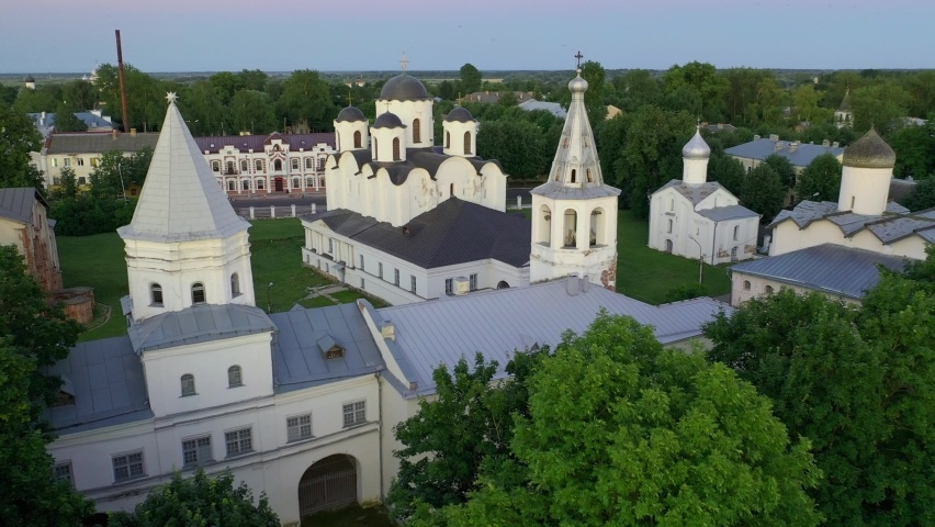 ПАНОРАМА ДВОРИЩА. ФОТО ИЗ СЕТИ. 