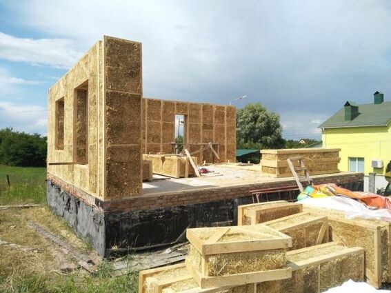 Возводим каркасно-соломенный дом