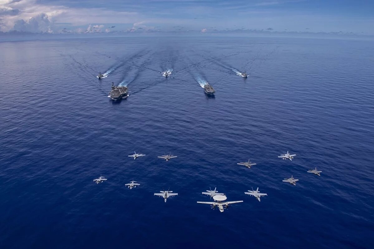 Флот США. / Seaman Apprentice Daniel Kimmelm / www.globallookpress.com