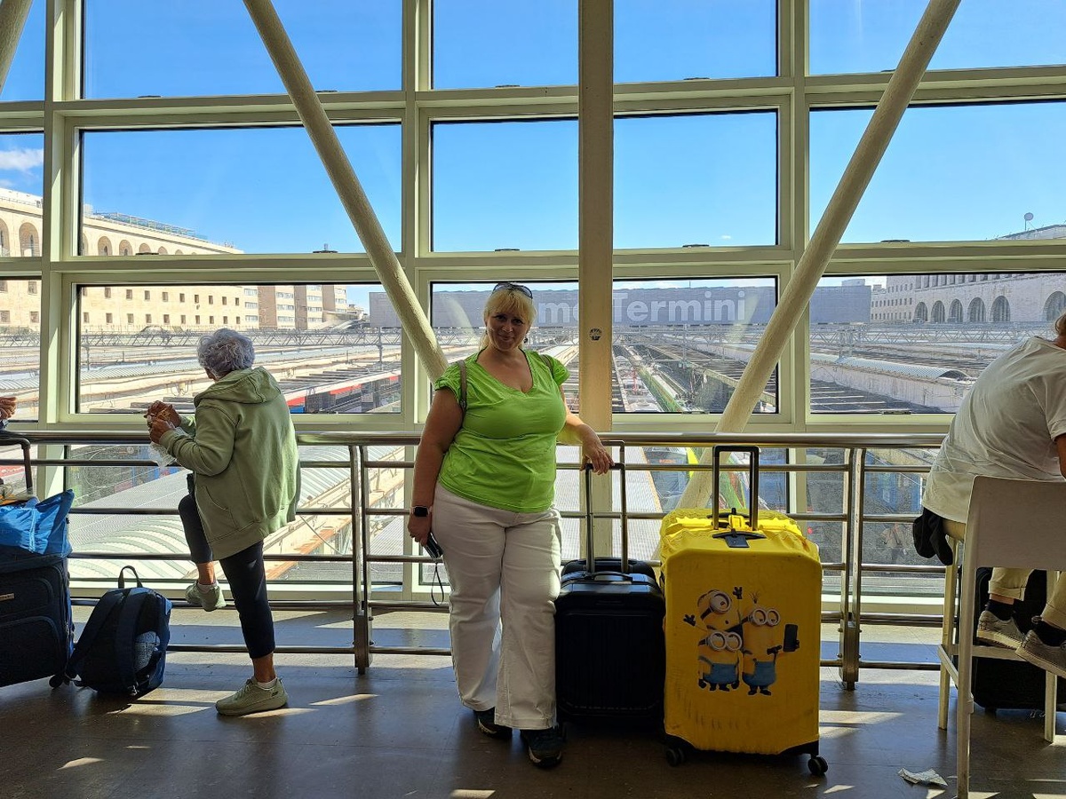 На вокзале в ожидании поезда 