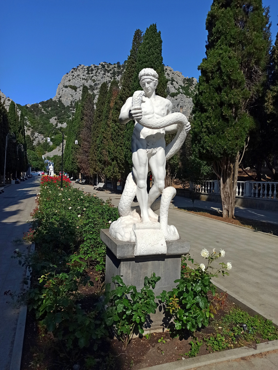 Аллея Апполонов.