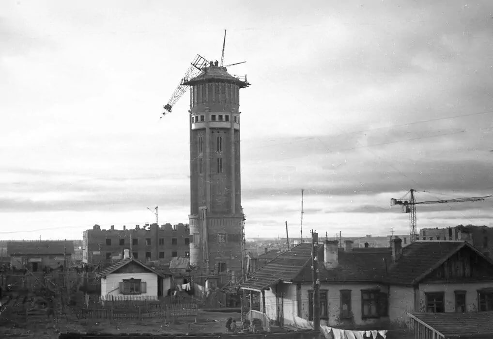 Архивное фото. Строительство водонапорной башни 1953г