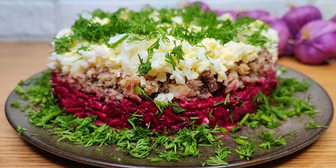 Свекольный салат с консервами – лёгкий и вкусный рецепт для любого стола!