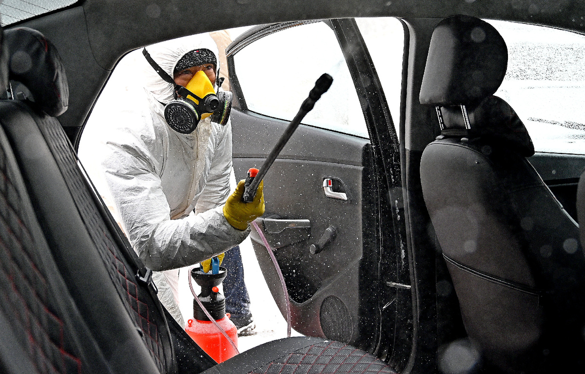 Фото заимствовано - https://vm.ru/news/790566-krupnye-agregatory-taksi-organizovali-punkty-dezinfekcii-mashin