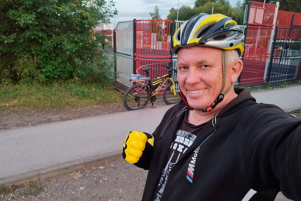    Сегодня мужчина бодр и весел. Он любит спорт и не упускает возможности погонять на велосипеде. Фото: Соцсети