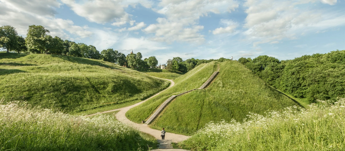 https://www.intobaltics.com/a-lot-of-stairs-to-mounds/