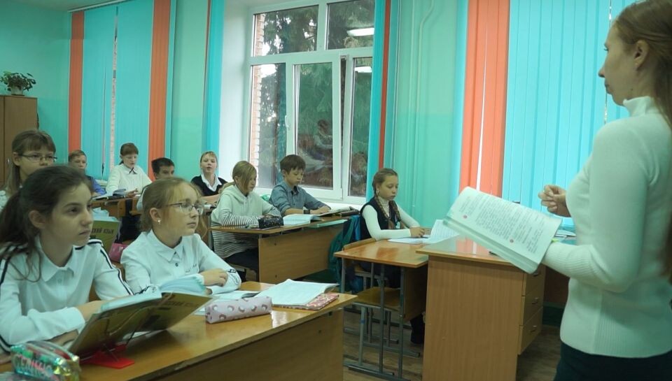   Школа. Учитель. Ученики. Источник: телеканал "Толк"