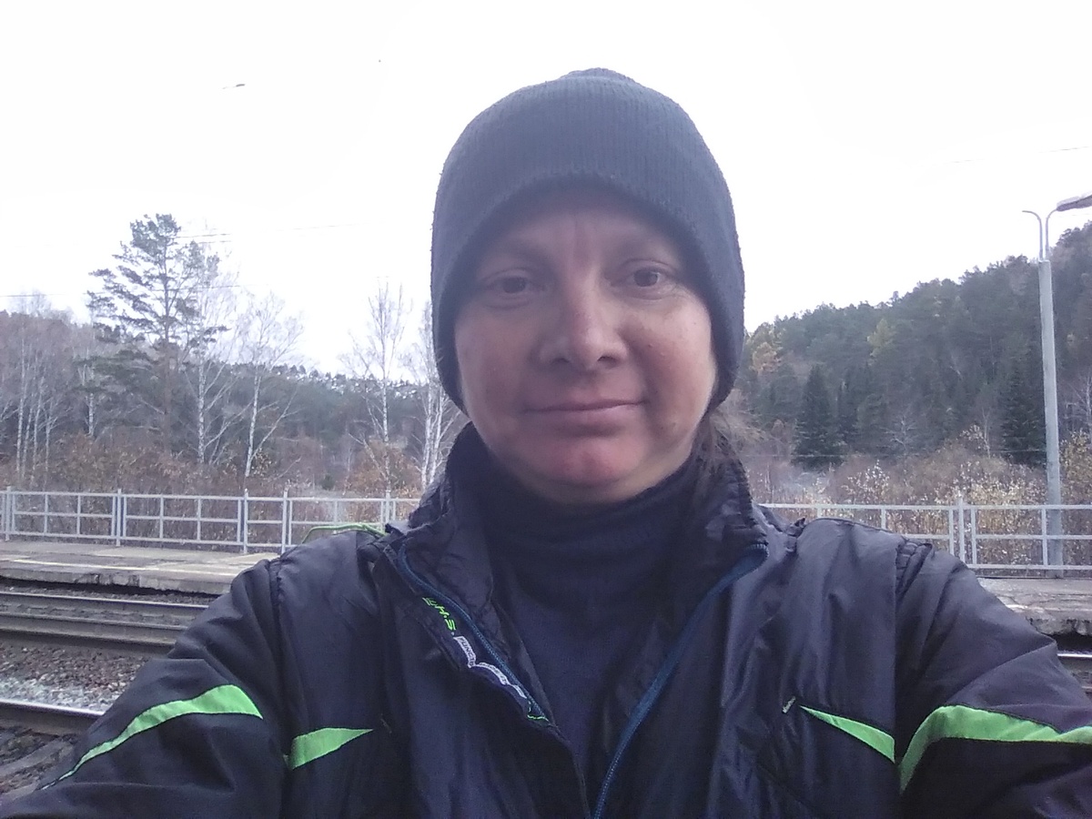 На платформе, кстати, снега почти нет, а у нас в горах прямо зима-зима. Только торопясь со сборами, сфоткать "катаклизм" я не успела!😟