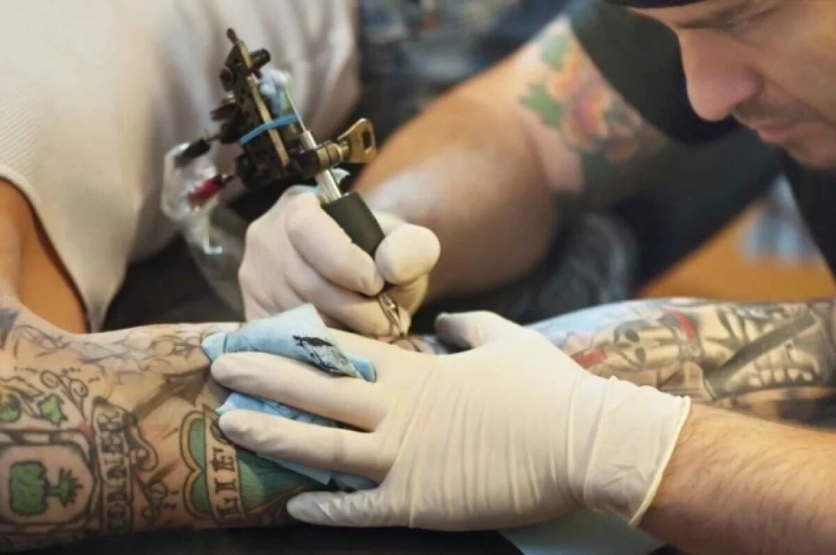    Тату-художник превращает кожу в холст, а истории людей — в вечные изображения.