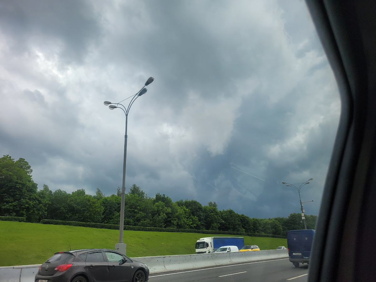 Набежали тучи.