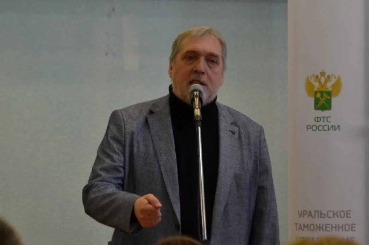    Никита Высоцкий прочитал стихи своего отца.