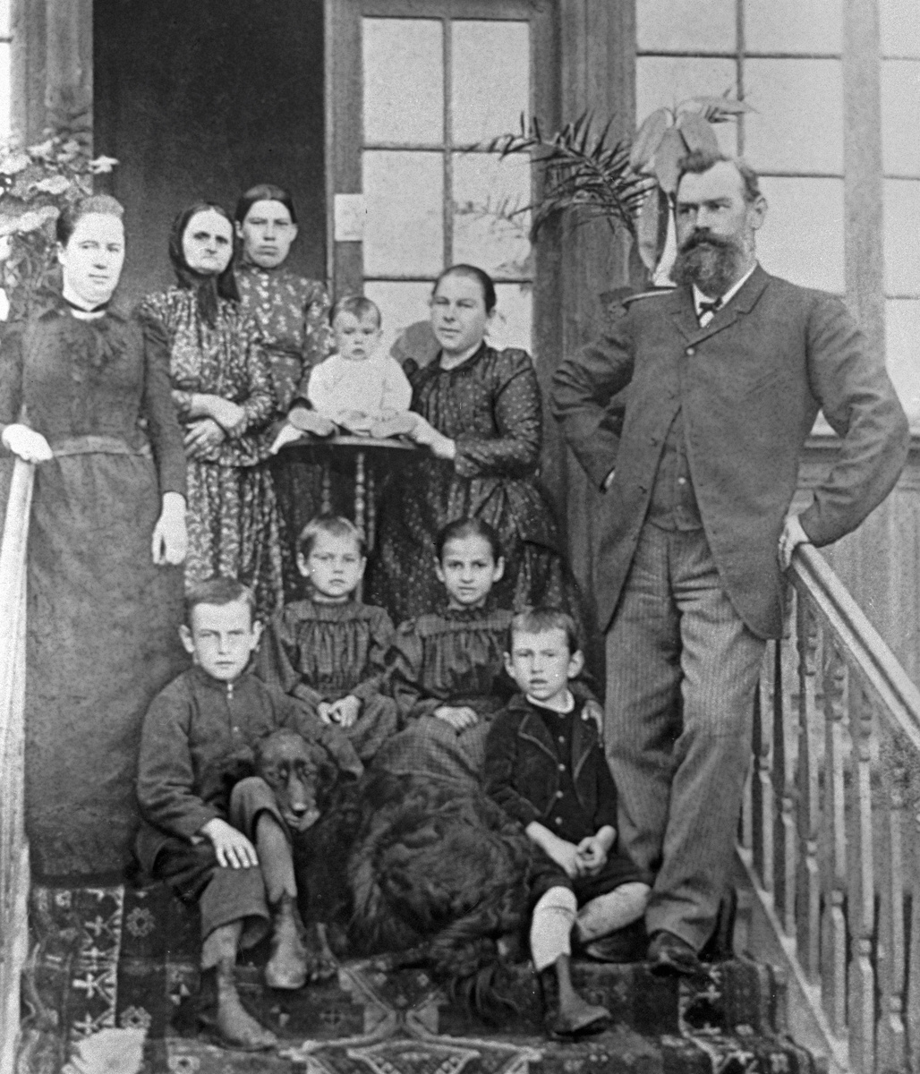    Зорге переехали в Германию, когда Рихарду было примерно три года. Семья жила в достатке: отец будущего разведчика принял предложение банка «Дисконто-Гезельшафт», заняв должность директора / РИА Новости