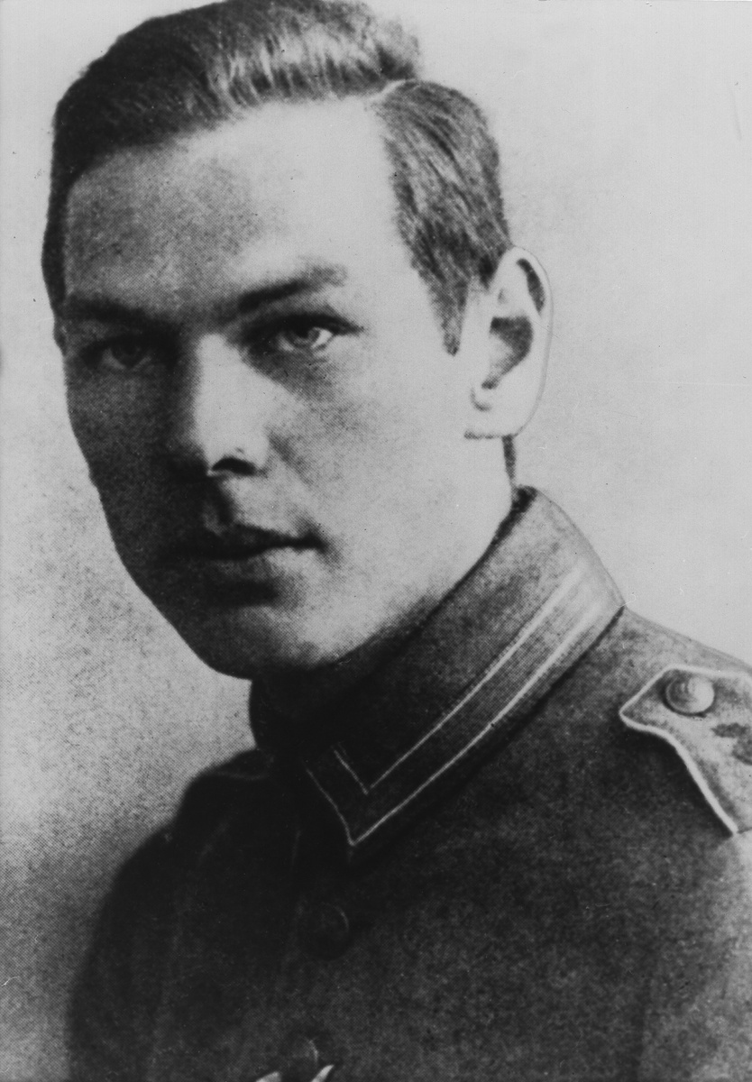    То, что Зорге увидел на фронте, внушило ему отвращение к милитаризму и германскому режиму. После войны он продолжил своё образование и занялся политикой, в 1919 году вступив в Коммунистическую партию. Кроме того, он пробовал себя в журналистике и научной деятельности / Gettyimages.ru