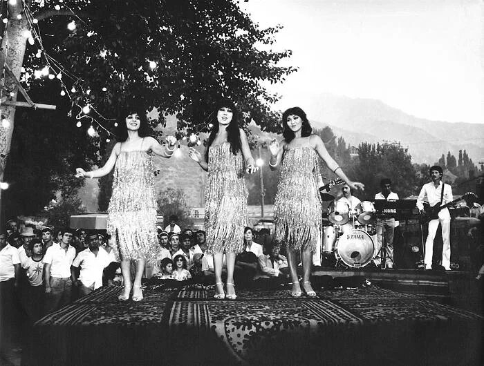 Ансамбль "Садо". Слева направо: Мила Романиди, Азиза Мухамедова, Кумуш Раззакова (фото из интернета)