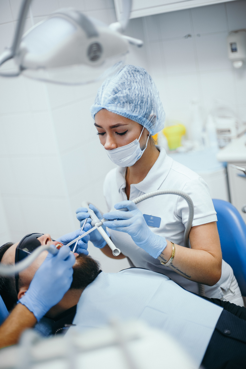 Фотография взята с сайта стоматологии Дмитрович Фэмили https://www.dmitrovich.ru/