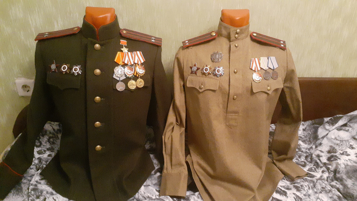 Купил китель и гимнастерку для музея