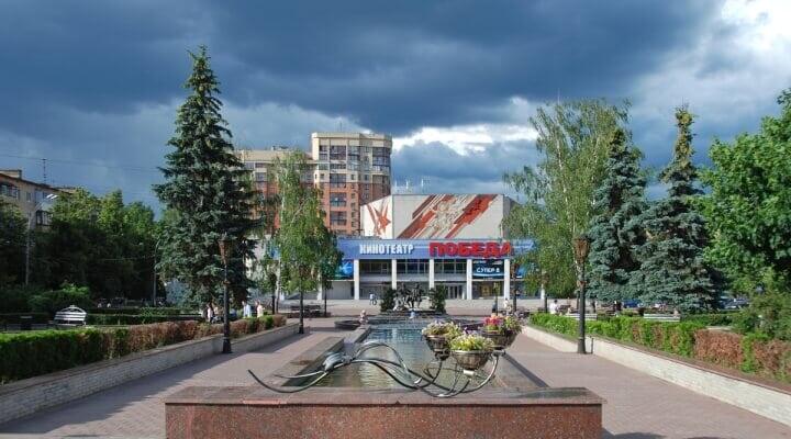 Центр города - Советская Площадь со знаменитыми фонатанами